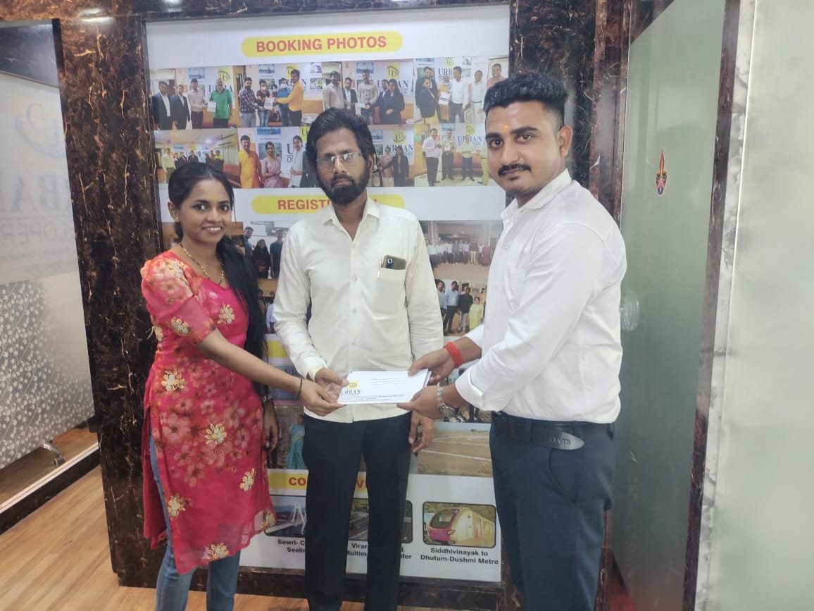 commercial plot>
		</div>
		<div class=